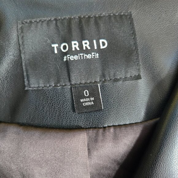 725-3 Torrid Faux Leather Short Sleeve Cropped Moto Jacket Size 0X 10/12 - Picture 8 of 11